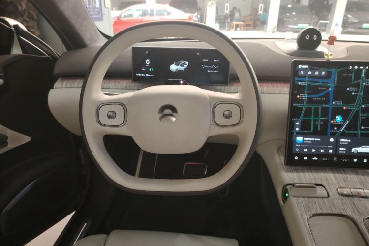 Used Nio ET7 2023 75 kWh Steering Wheel
