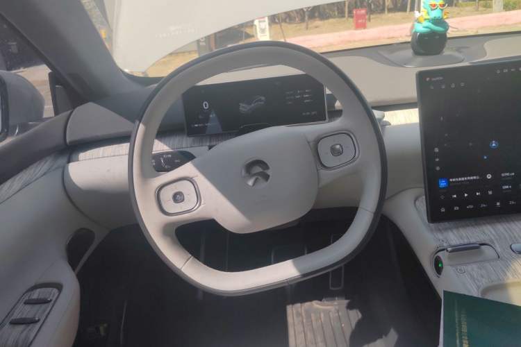 Used Nio ET7 2023 75 kWh Steering Wheel