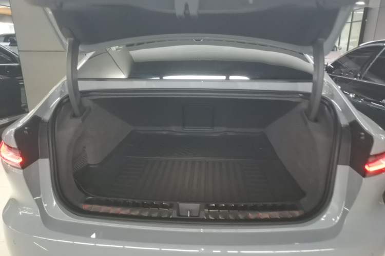 Used Nio ET7 2023 75 kWh Trunk