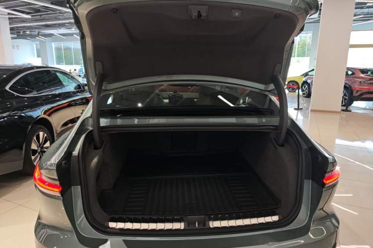 Used Nio ET7 2023 100kWh Signature Edition Trunk