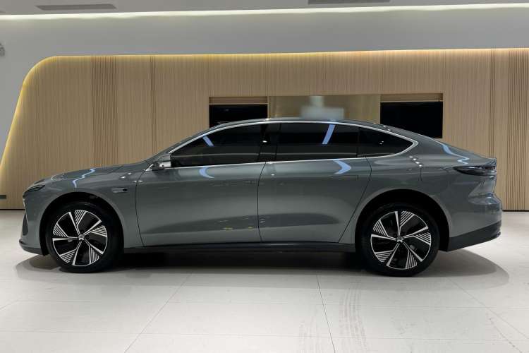 Used Nio ET7 2023 100kWh Signature Edition Left Side