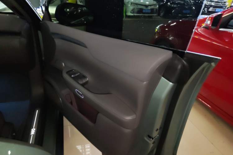 Used Nio ET7 2023 100kWh Signature Edition Right Front Door Interior