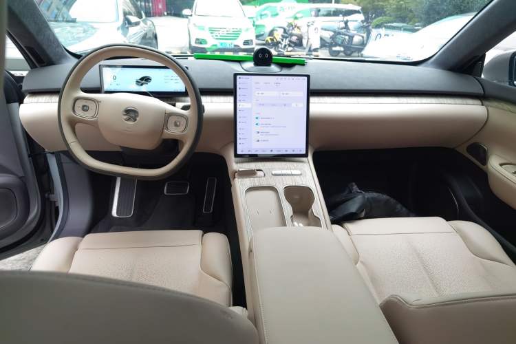 Used Nio ET7 2023 75 kWh Interior 2