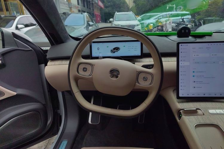 Used Nio ET7 2023 75 kWh Steering Wheel