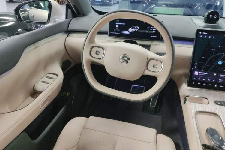 Used Nio ET7 2023 75 kWh Interior 2