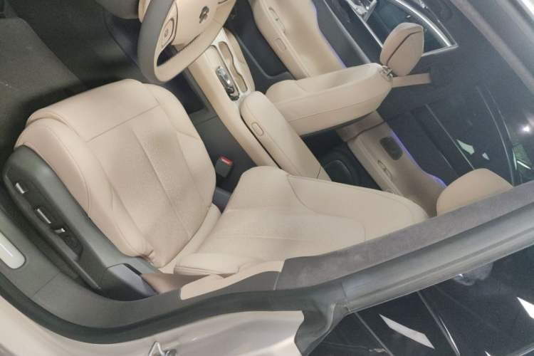 Used Nio ET7 2023 75 kWh Interior 4