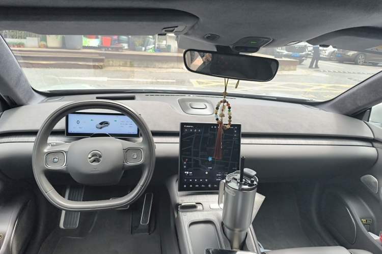 Used Nio ET7 2023 75 kWh Center Console