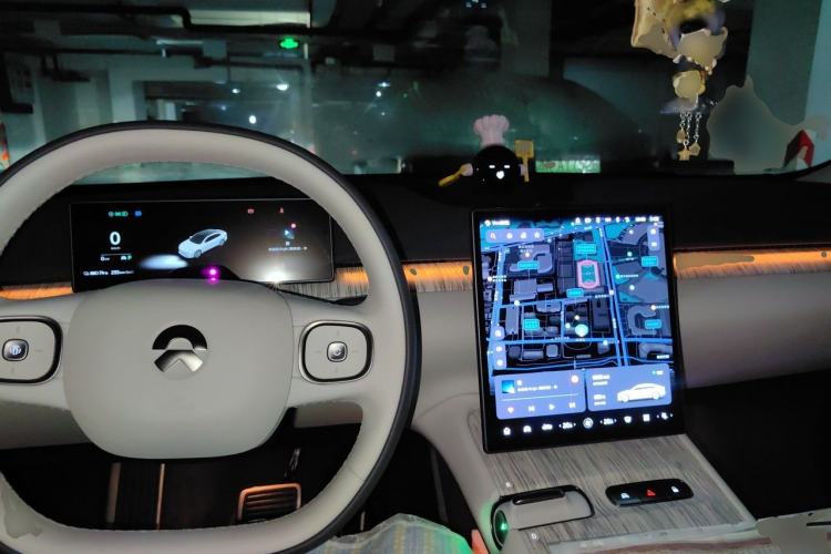 Used Nio ET7 2023 75 kWh Center Console
