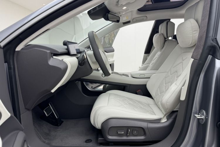 Used Nio ET7 2023 75 kWh Driver Seat