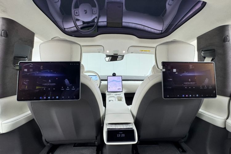 Used Nio ET7 2023 75 kWh Headliner