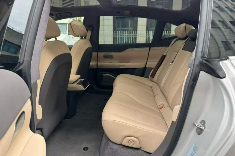 Used Nio ET7 2023 75 kWh Interior 2
