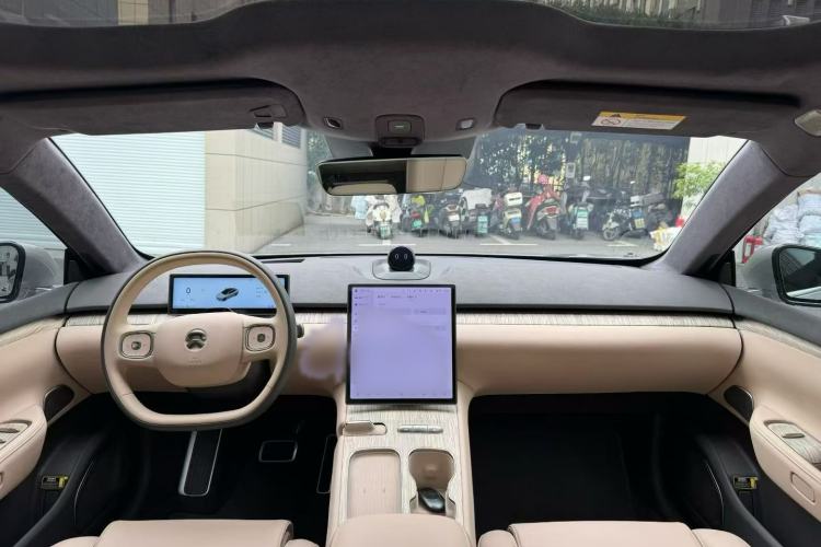 Used Nio ET7 2023 75 kWh Interior 3