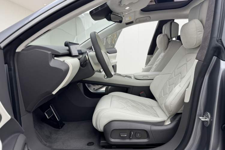 Used Nio ET7 2023 75 kWh Left Front Seat