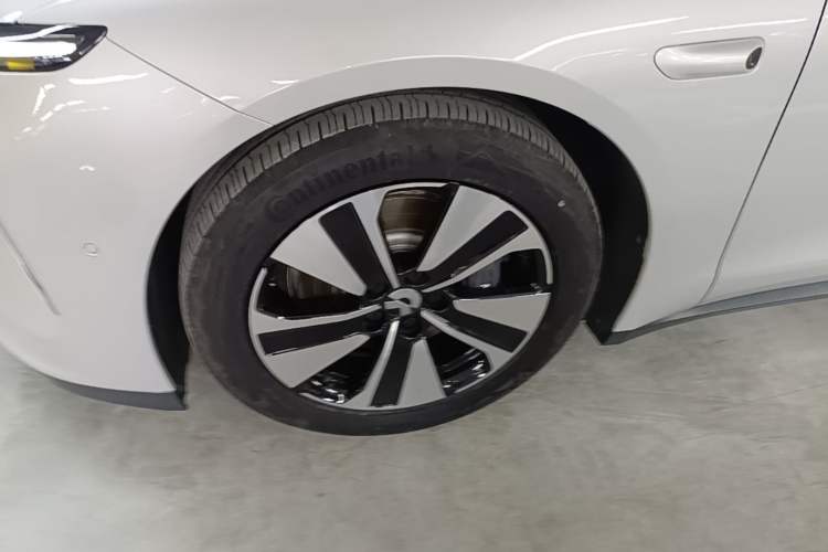 Used Nio ET7 2023 75 kWh Left Front Wheel Hub