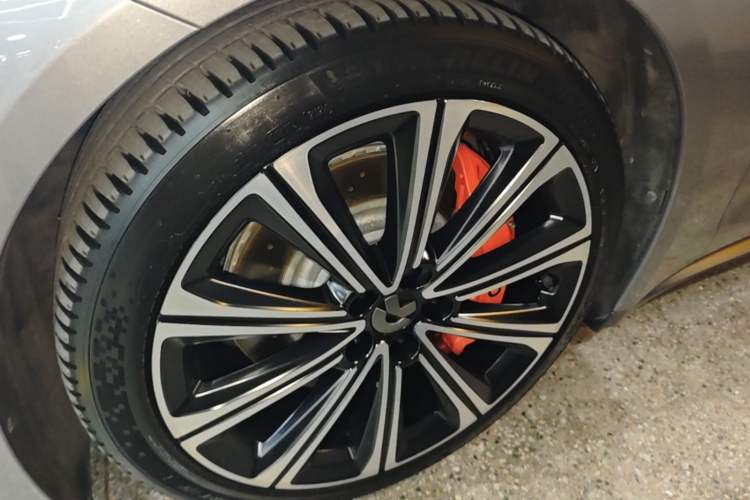 Used Nio ET7 2023 75 kWh Left Front Wheel Hub