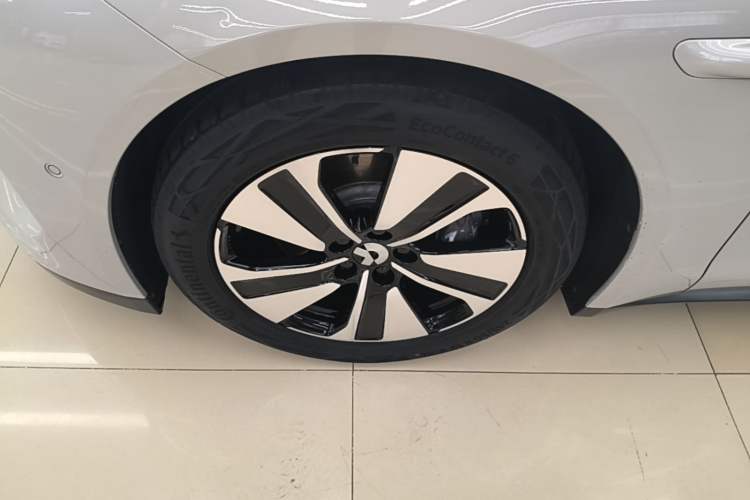 Used Nio ET7 2023 75 kWh Left Front Wheel Hub