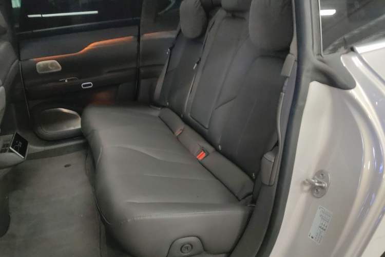 Used Nio ET7 2023 75 kWh Left Rear Seat