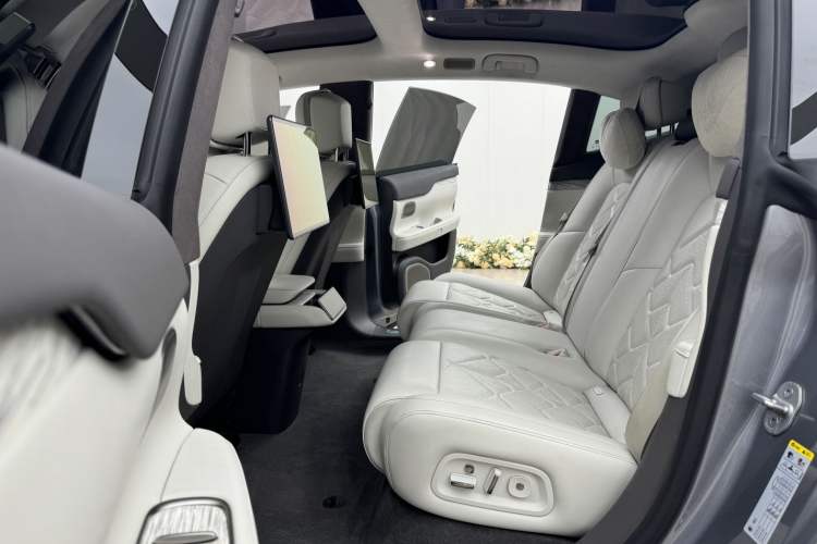 Used Nio ET7 2023 75 kWh Left Rear Seat