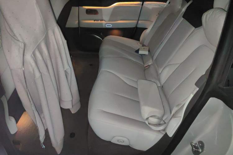 Used Nio ET7 2023 75 kWh Left Rear Seat