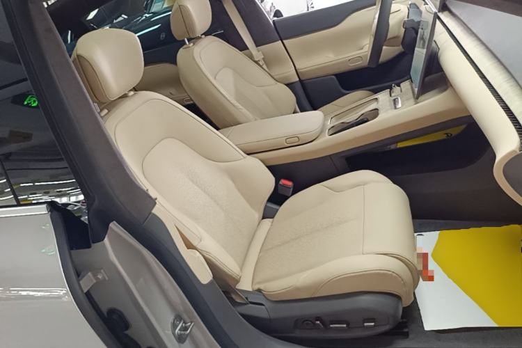 Used Nio ET7 2023 75 kWh Right Front Seat