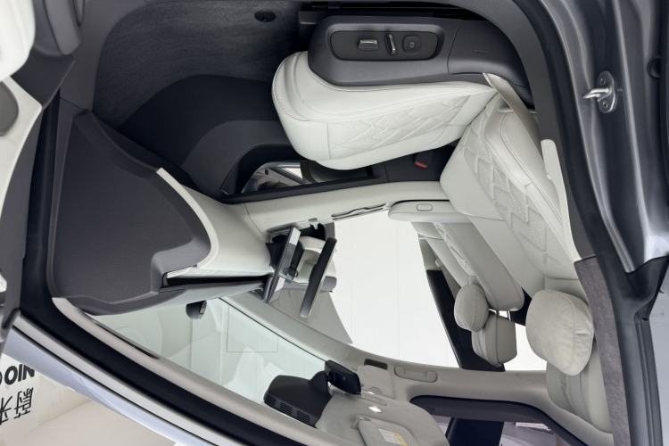 Used Nio ET7 2023 75 kWh Right Front Seat