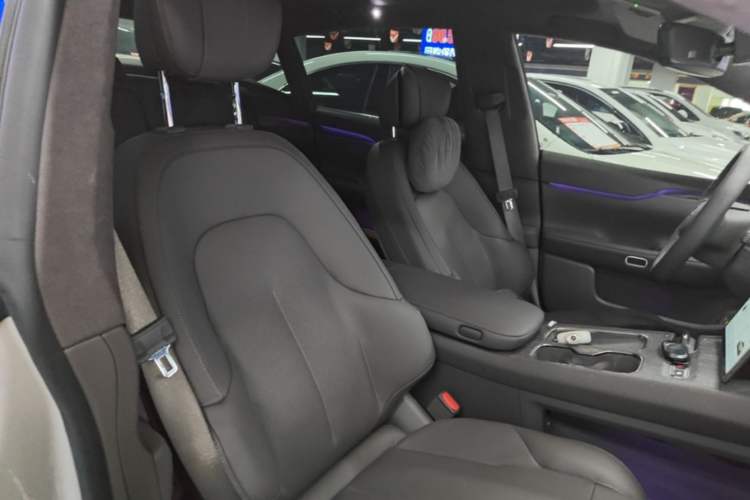 Used Nio ET7 2023 75 kWh Right Front Seat