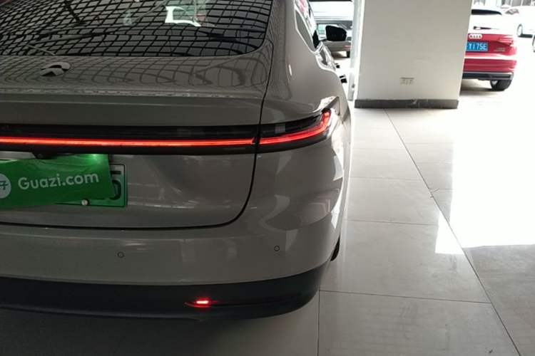 Used Nio ET7 2023 75 kWh Right Rear Taillight