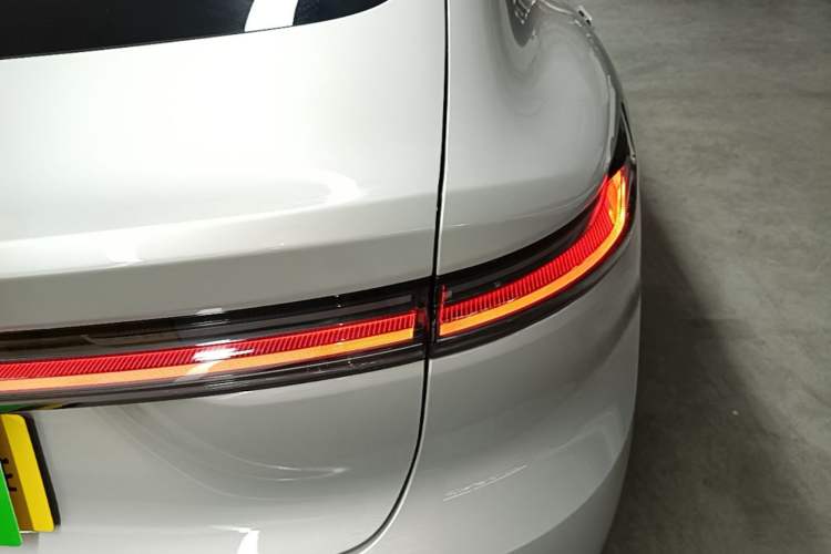 Used Nio ET7 2023 75 kWh Right Rear Taillight
