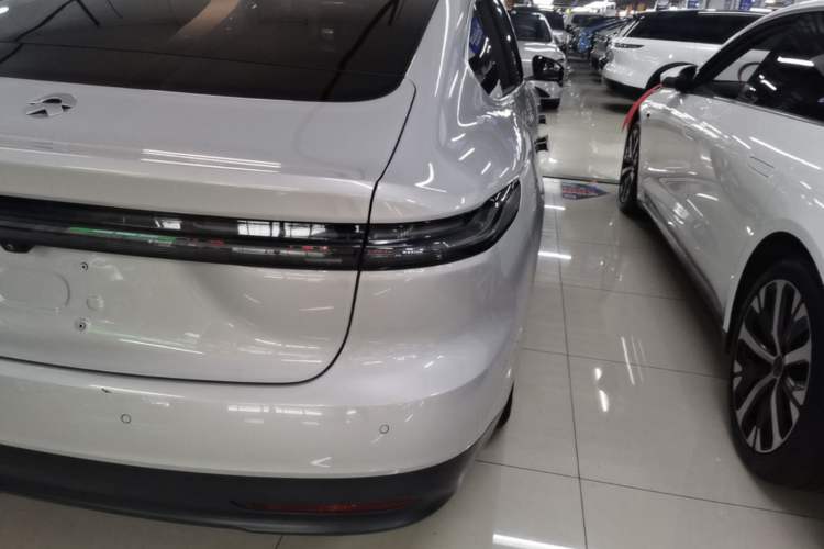 Used Nio ET7 2023 75 kWh Right Rear Taillight