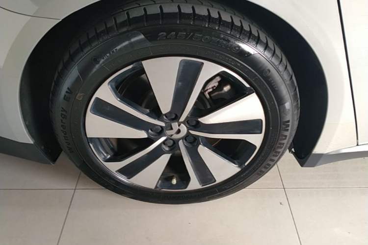 Used Nio ET7 2023 75 kWh Right Rear Wheel Hub