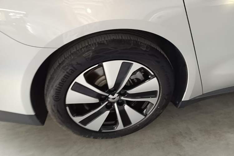 Used Nio ET7 2023 75 kWh Right Rear Wheel Hub