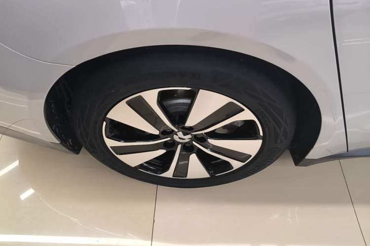 Used Nio ET7 2023 75 kWh Right Rear Wheel Hub