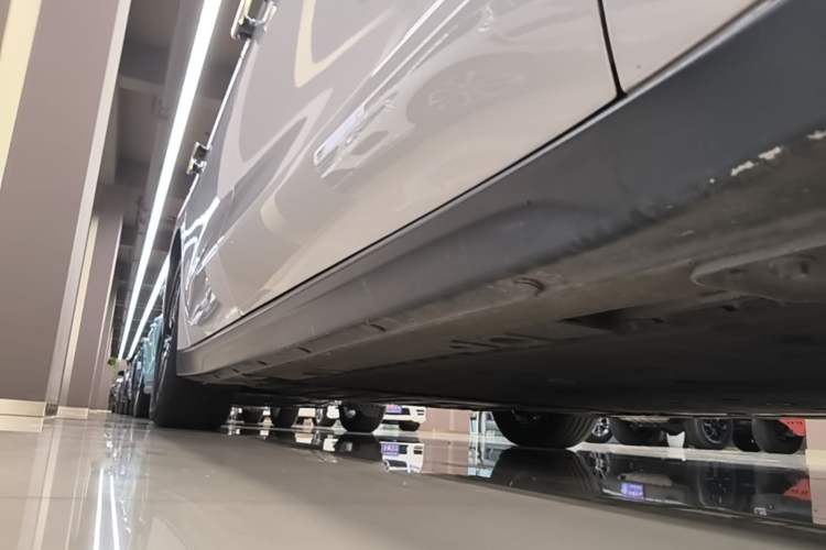 Used Nio ET7 2023 75 kWh Right Side Sill