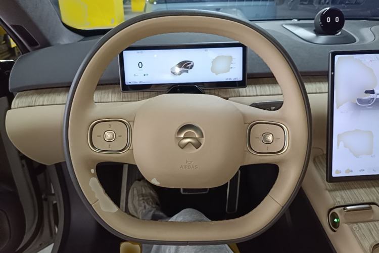 Used Nio ET7 2023 75 kWh Steering Wheel