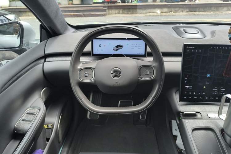 Used Nio ET7 2023 75 kWh Steering Wheel
