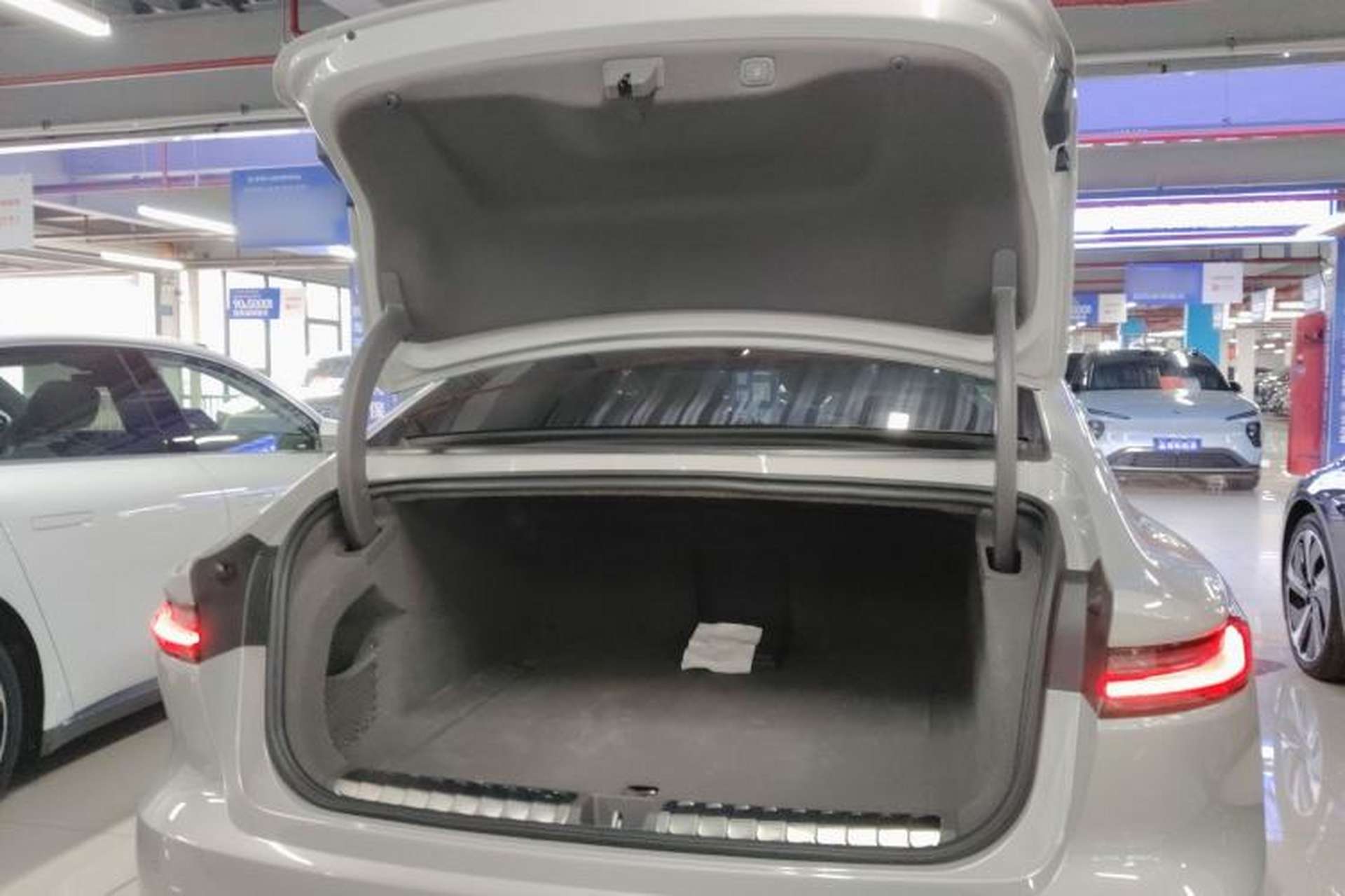 Used Nio ET7 2023 75 kWh Trunk