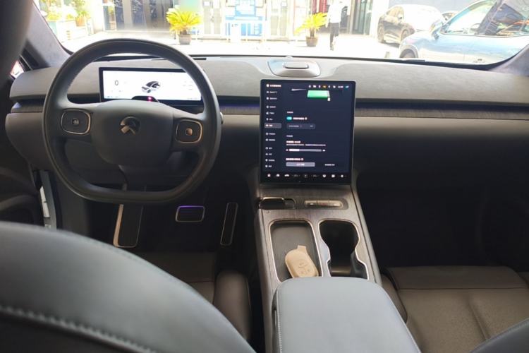 Used Nio ET7 2023 75 kWh Center Console