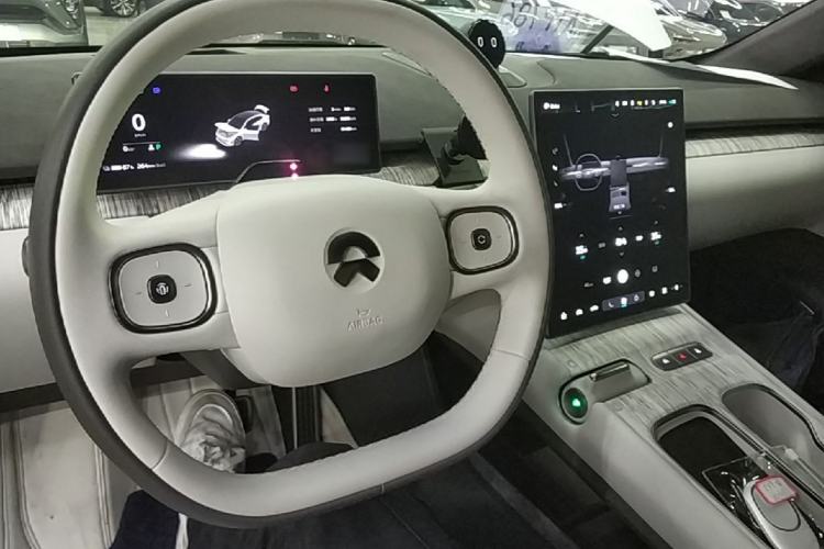 Used Nio ET7 2023 75 kWh Center Console