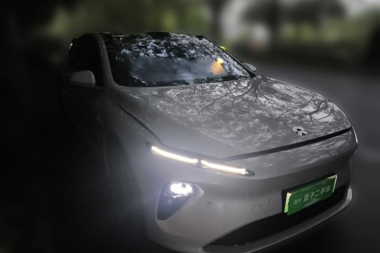 Used Nio ET7 2023 75 kWh Front Right 45 Deg