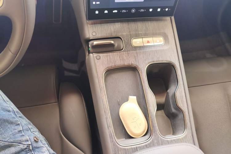 Used Nio ET7 2023 75 kWh Gear Lever