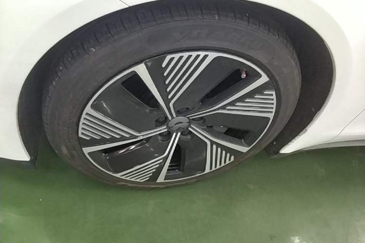 Used Nio ET7 2023 75 kWh Left Front Wheel Hub