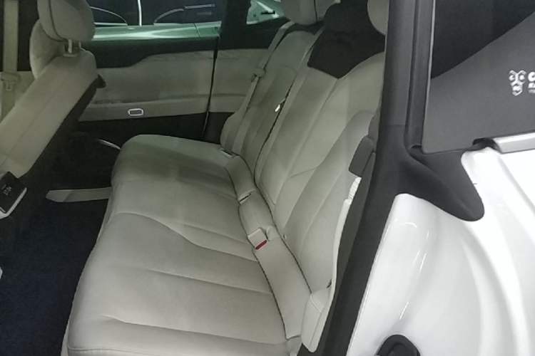 Used Nio ET7 2023 75 kWh Left Rear Seat