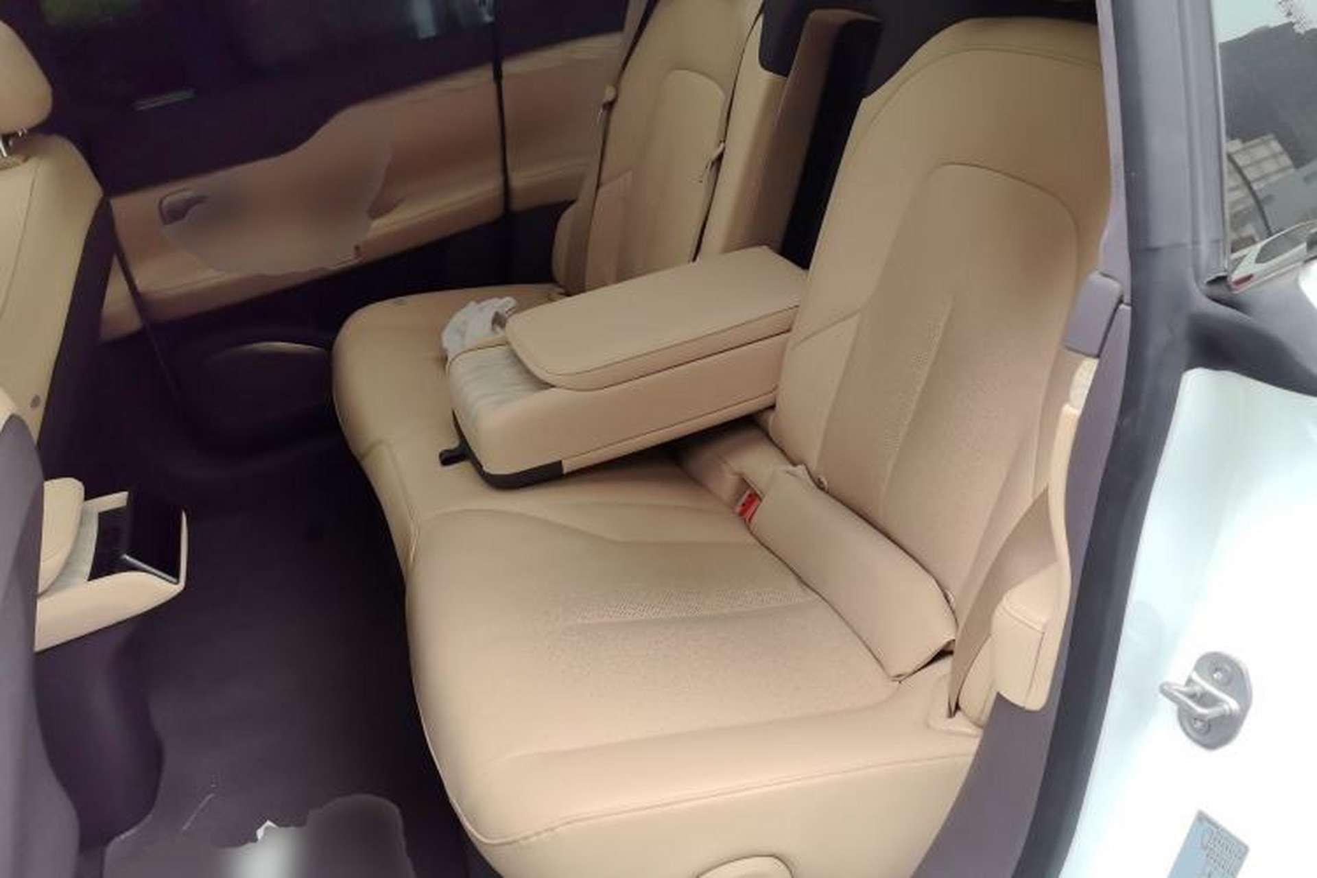 Used Nio ET7 2023 75 kWh Left Rear Seat
