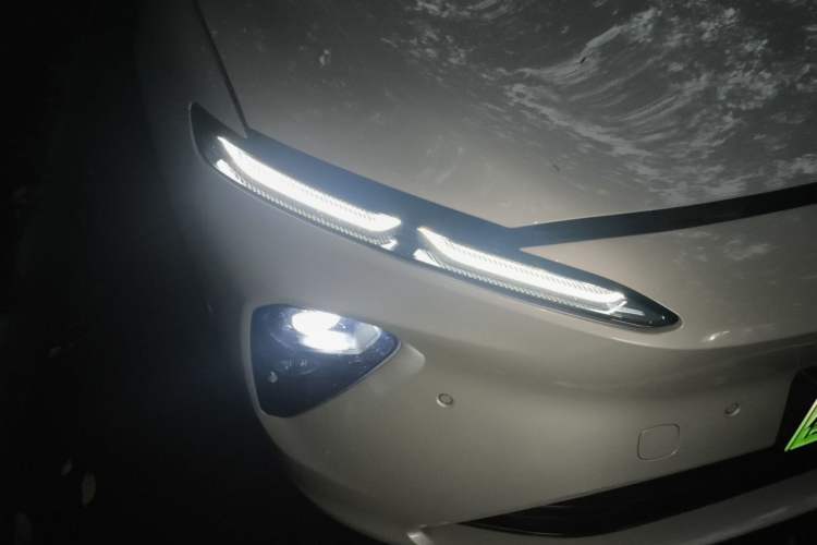 Used Nio ET7 2023 75 kWh Right Front Headlight