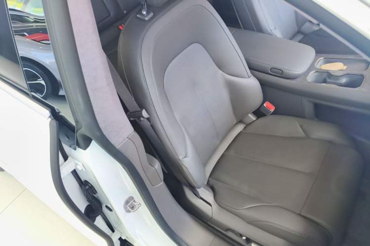 Used Nio ET7 2023 75 kWh Right Front Seat