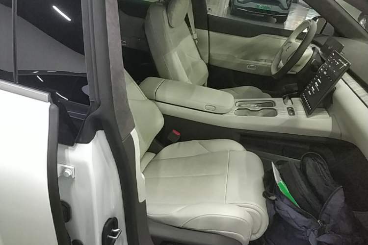 Used Nio ET7 2023 75 kWh Right Front Seat