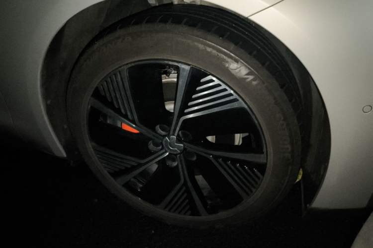 Used Nio ET7 2023 75 kWh Right Front Wheel Hub