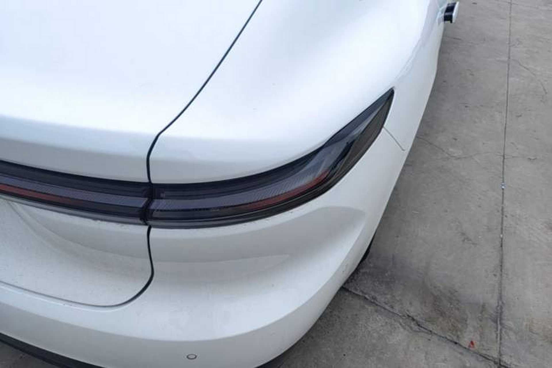 Used Nio ET7 2023 75 kWh Right Rear Taillight