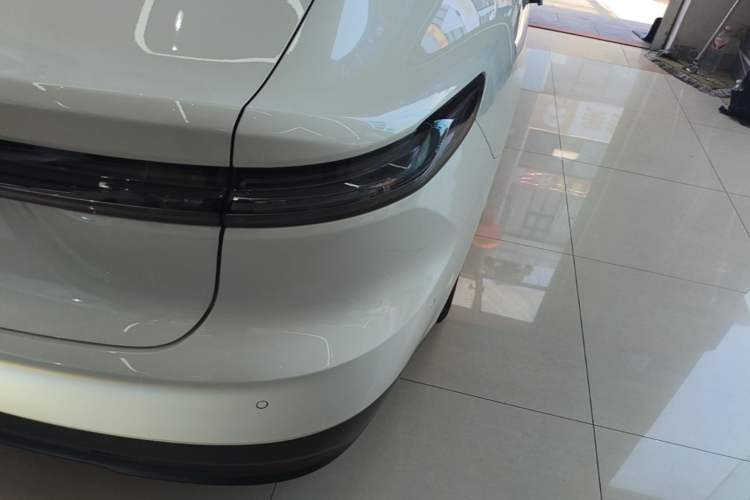 Used Nio ET7 2023 75 kWh Right Rear Taillight
