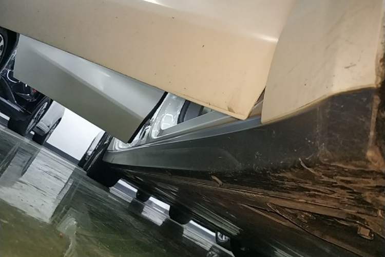 Used Nio ET7 2023 75 kWh Right Side Sill